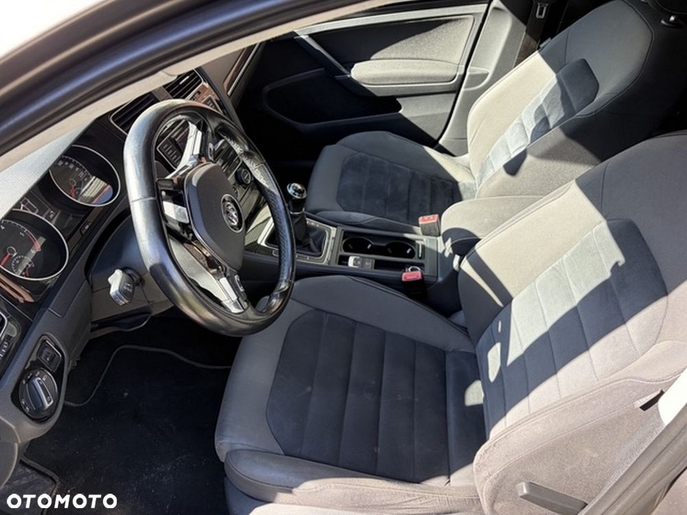 Volkswagen Golf - 8