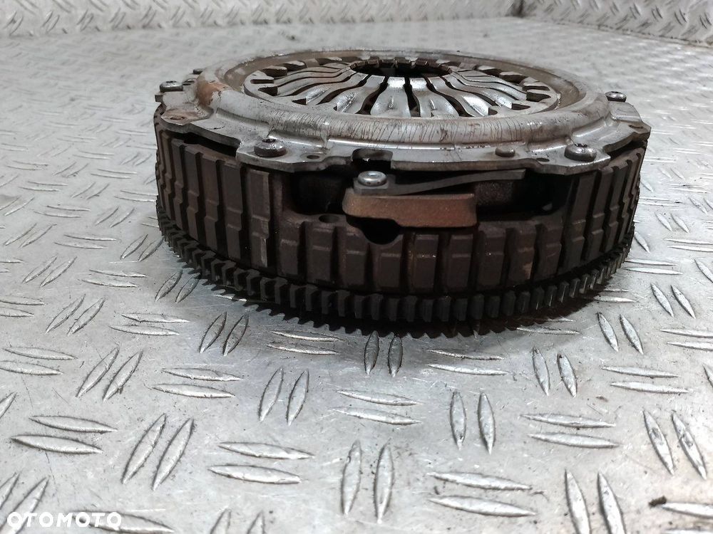 KOŁO ZAMACHOWE NISSAN MICRA K12 ( 02-10 ) - 4