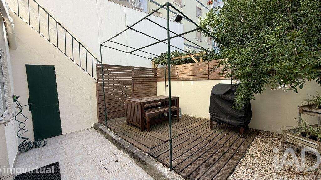 Apartamento T2 em Campo de Ourique - Grande imagem: 2/21
