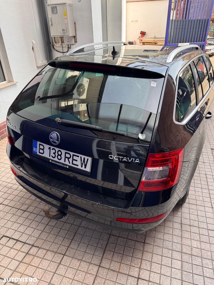 Skoda Octavia 2.0 TDI DSG RS - 3