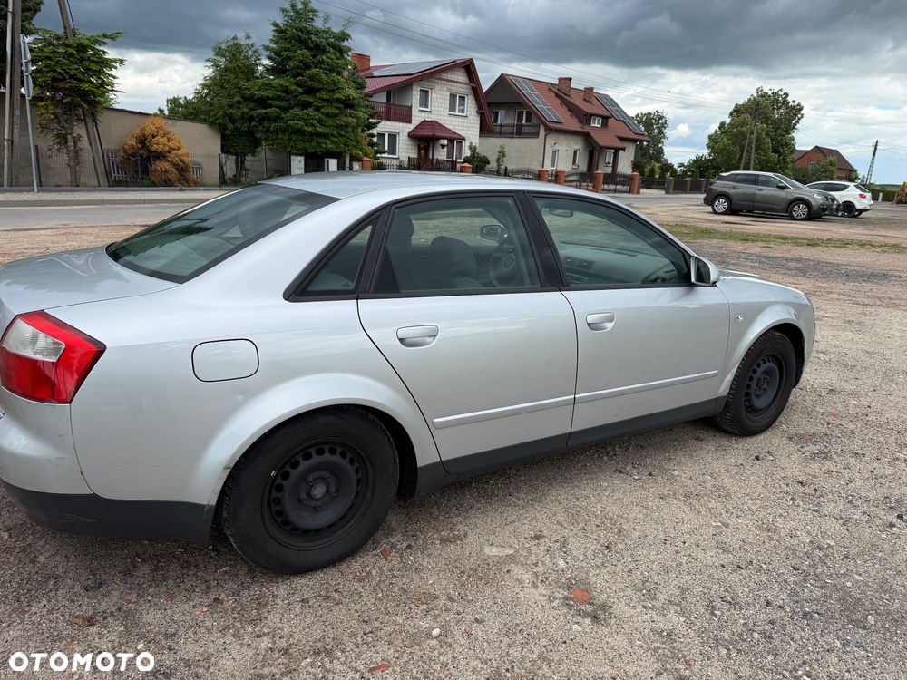 Audi A4 Limousine - 4