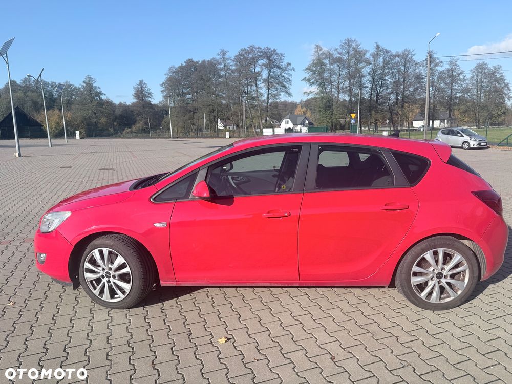 Opel Astra 2010 photo 3