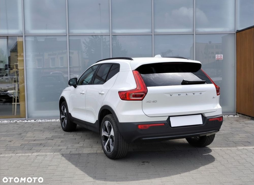 Volvo XC 40 B3 Plus Dark - 4