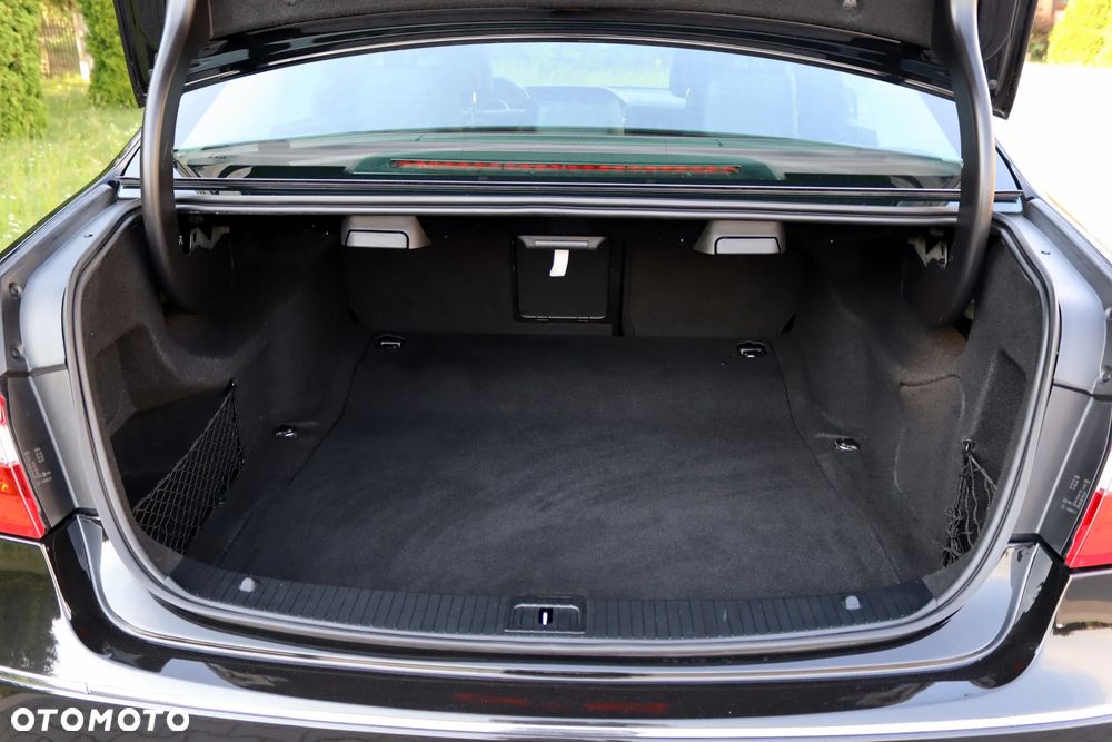 Mercedes-Benz Klasa E 200 CGI BlueEffICIENCY Avantgarde - 36