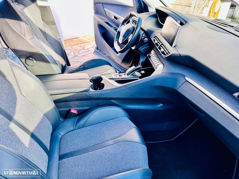 Peugeot 5008 1.2 PureTech Allure EAT8 - 17
