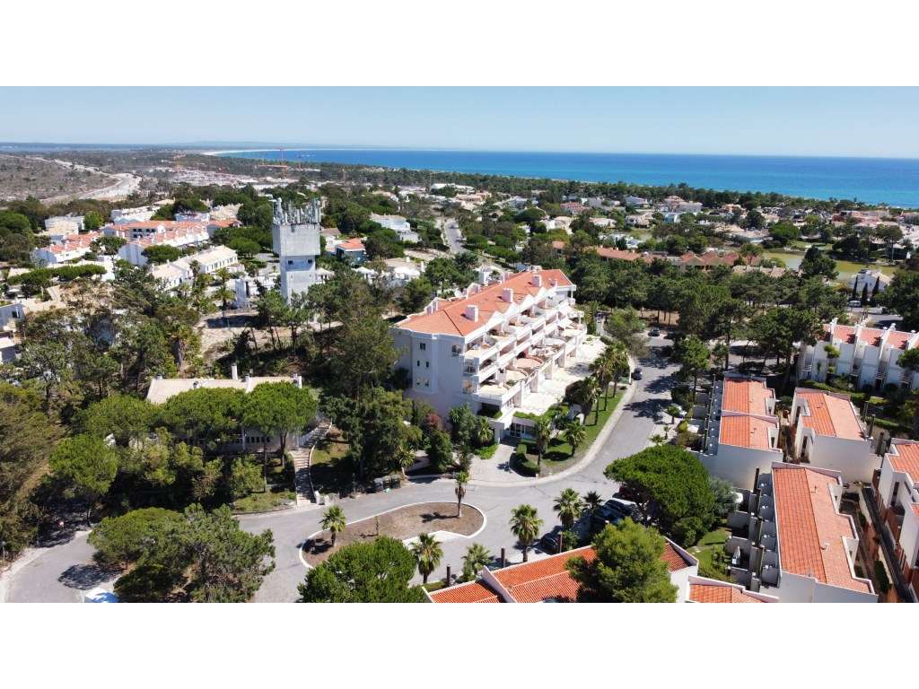 Loja com montra ampla. Disponível para Venda e Arrendamento - Grande imagem: 4/23