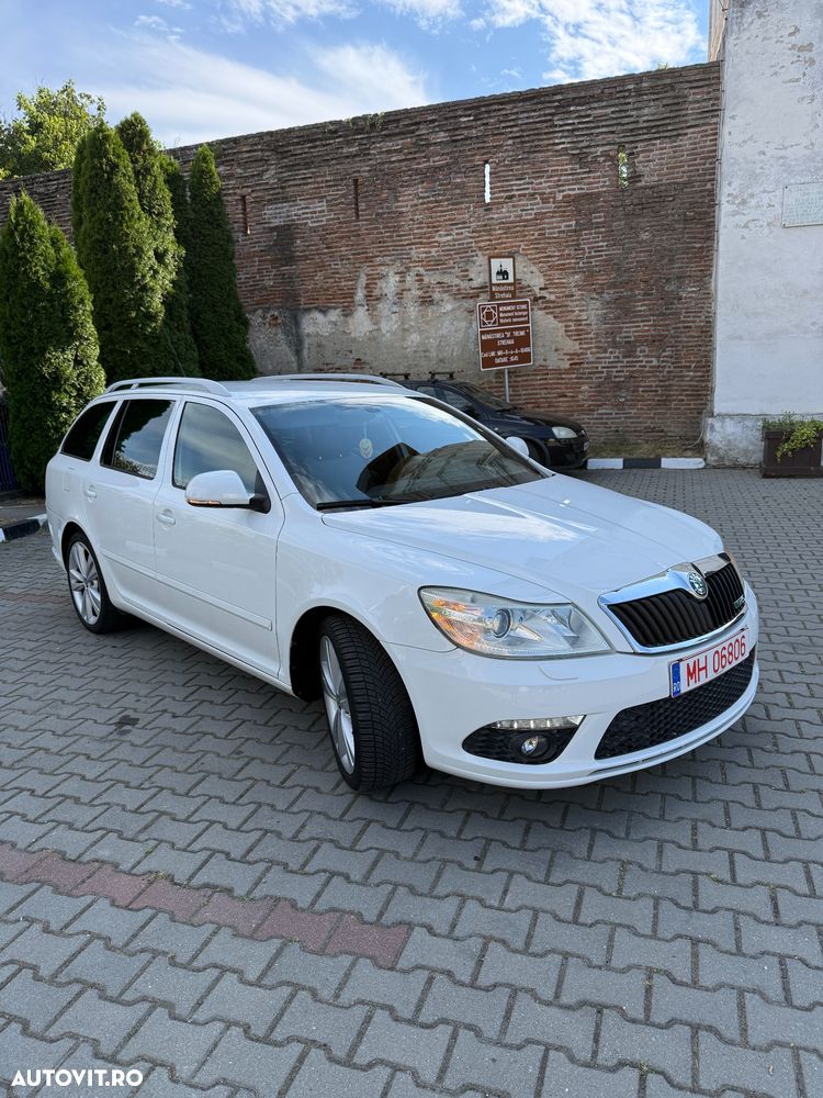 Skoda Octavia 2.0 TDI CR DPF DSG RS - 2