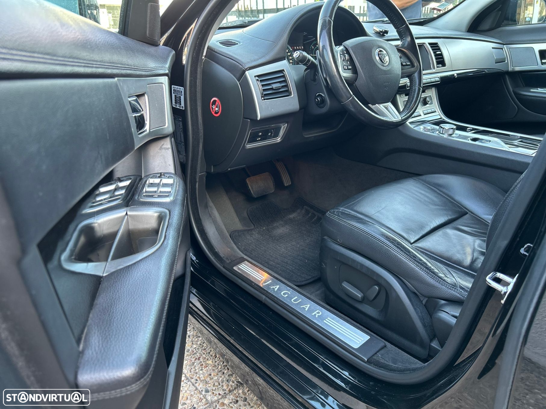 Jaguar XF Sportbrake 2.2 D R-Sport - 24