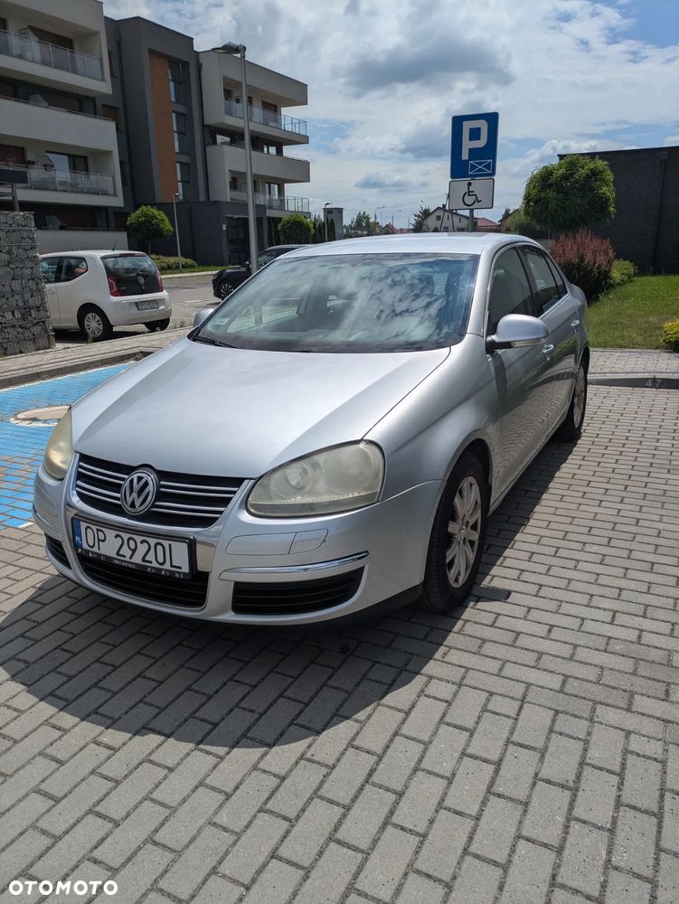 Volkswagen Jetta 1.6 Comfortline - 4