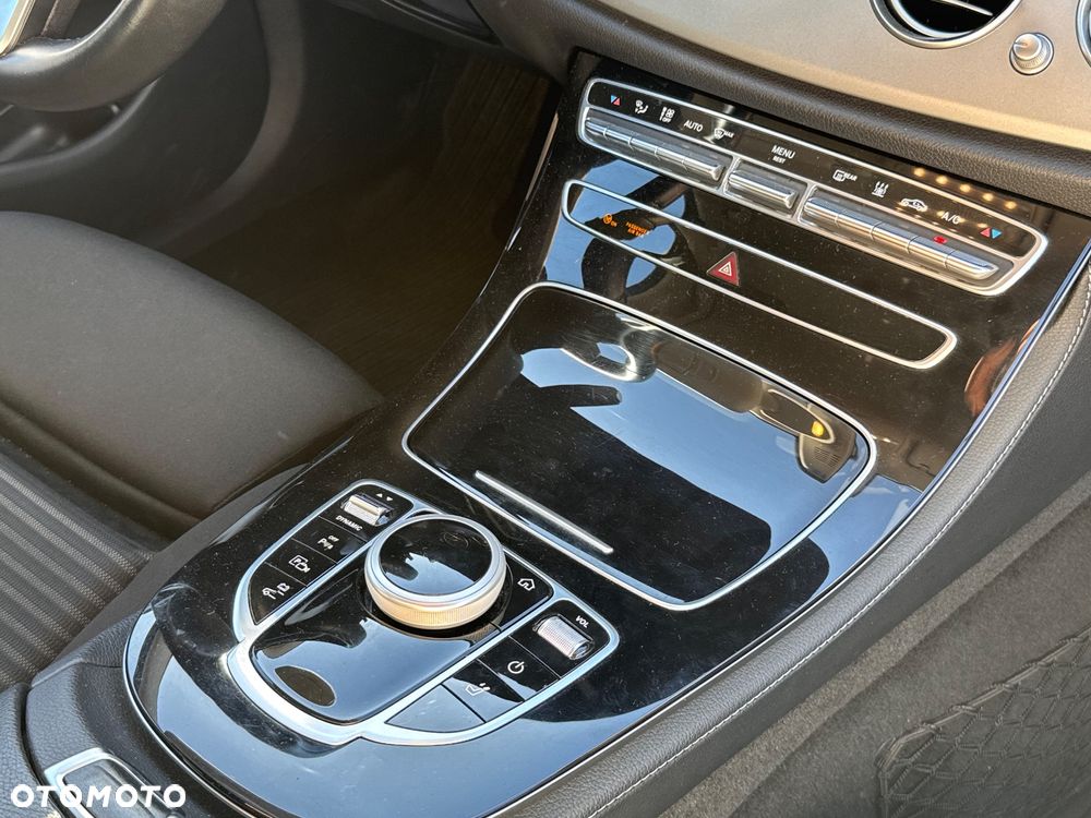 Mercedes-Benz Klasa E 300 de 9G-TRONIC Exclusive - 19