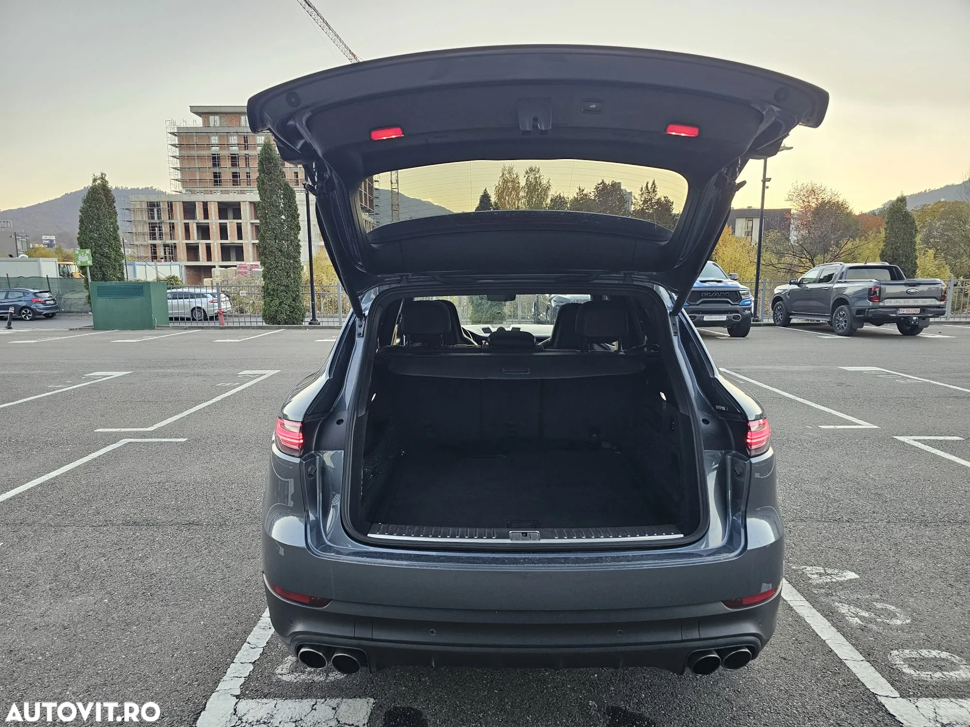 Porsche Cayenne S - 23