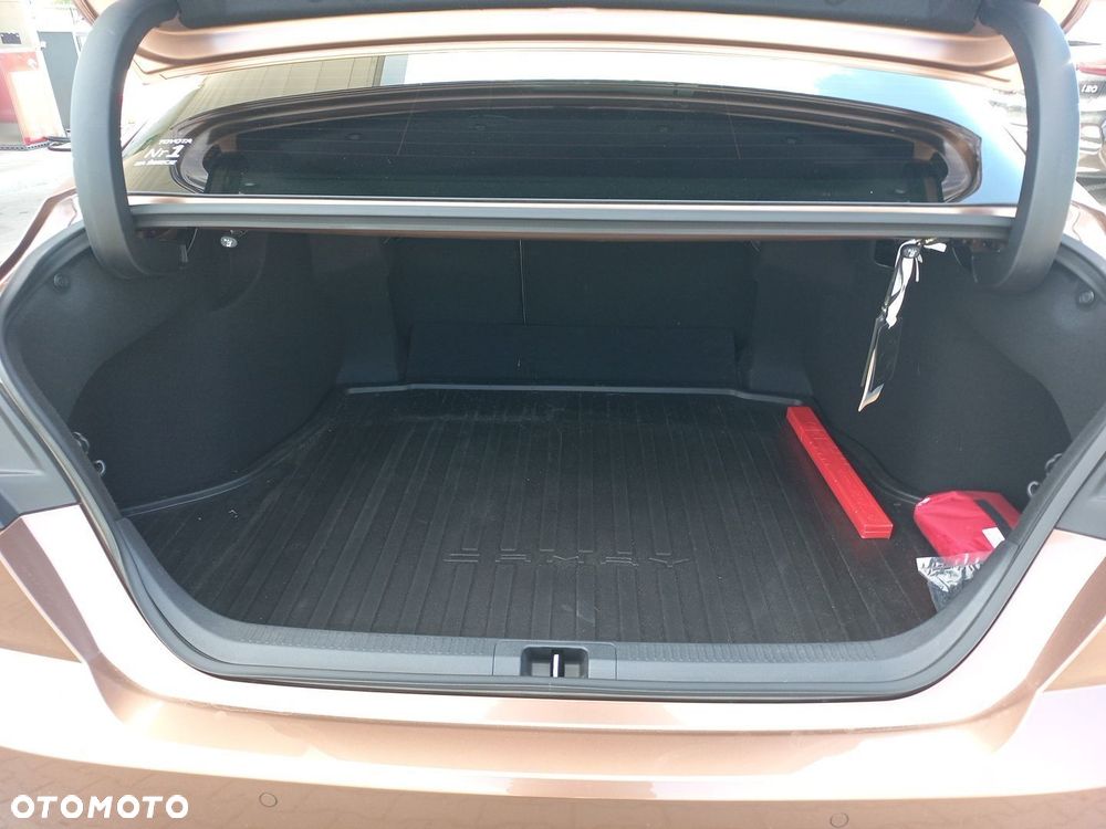Toyota Camry - 11