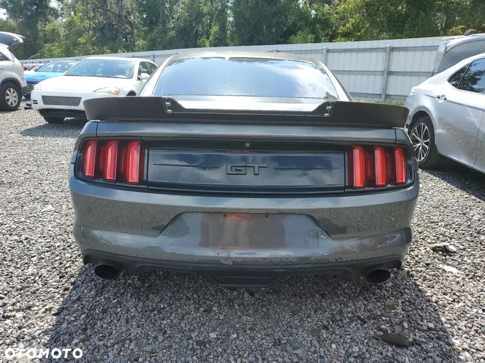 Ford Mustang 5.0 V8 GT - 6