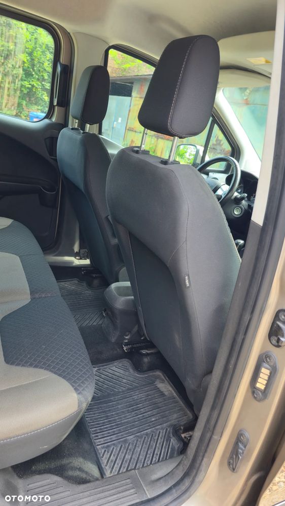 Ford Transit Courier Ambiente - 13