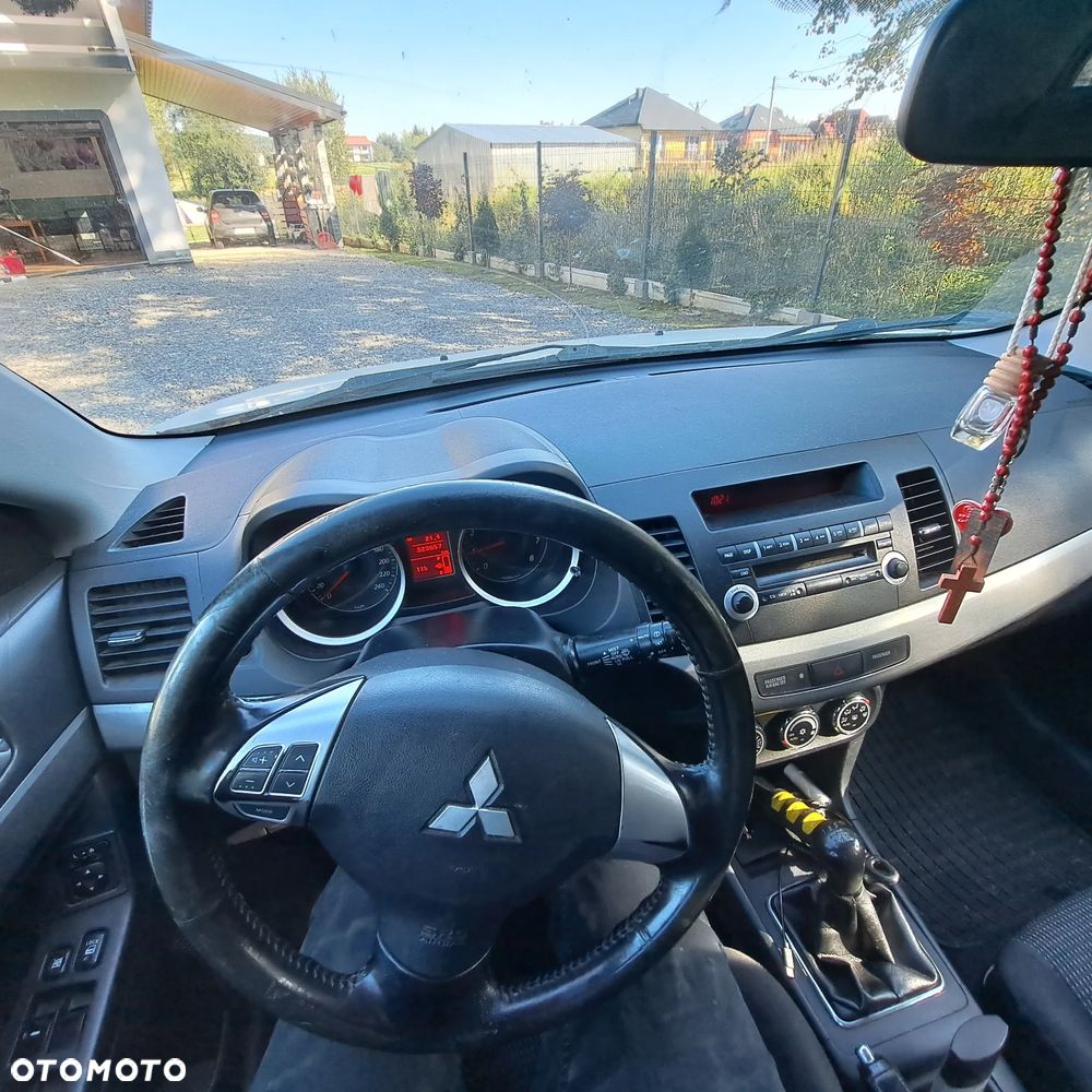 Mitsubishi Lancer 1.5 Invite - 6
