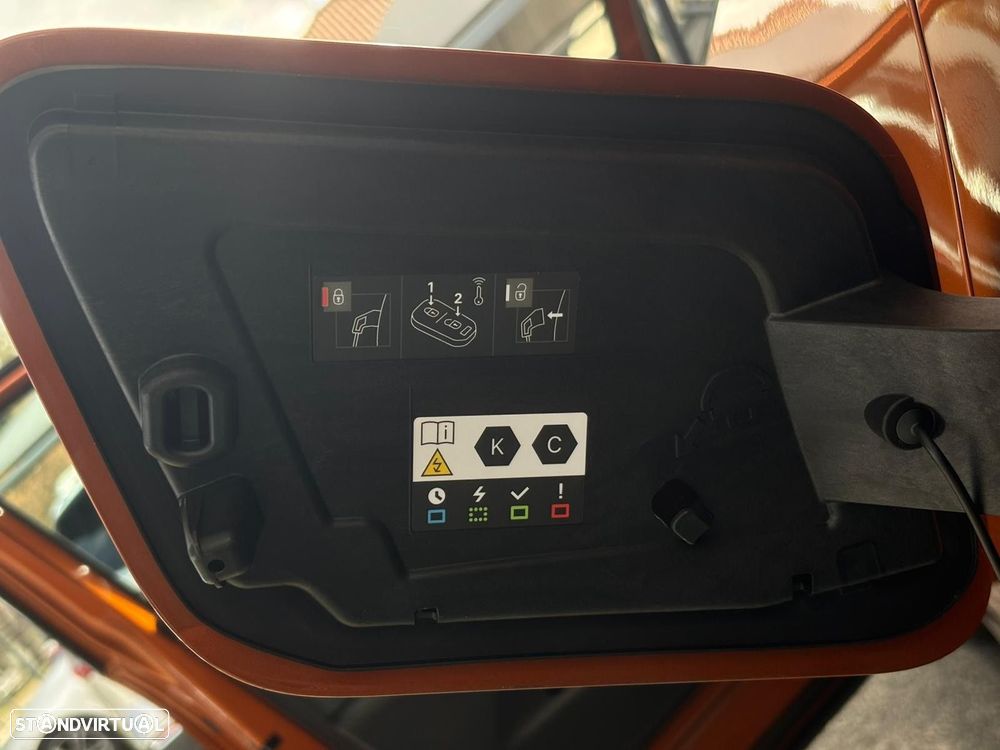 Peugeot e-2008 50 kWh GT - 19