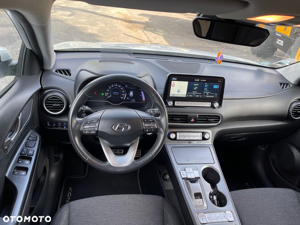 Hyundai Kona 64kWh Premium - 8