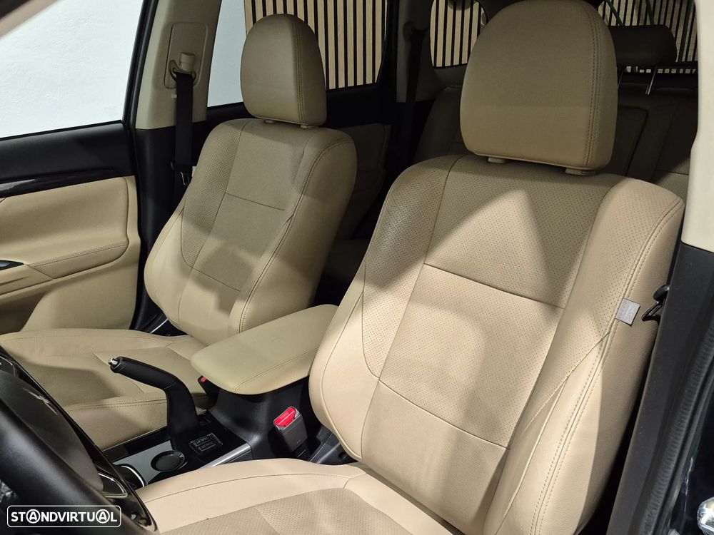Mitsubishi Outlander 2.2 DI-D Instyle Navi - 33
