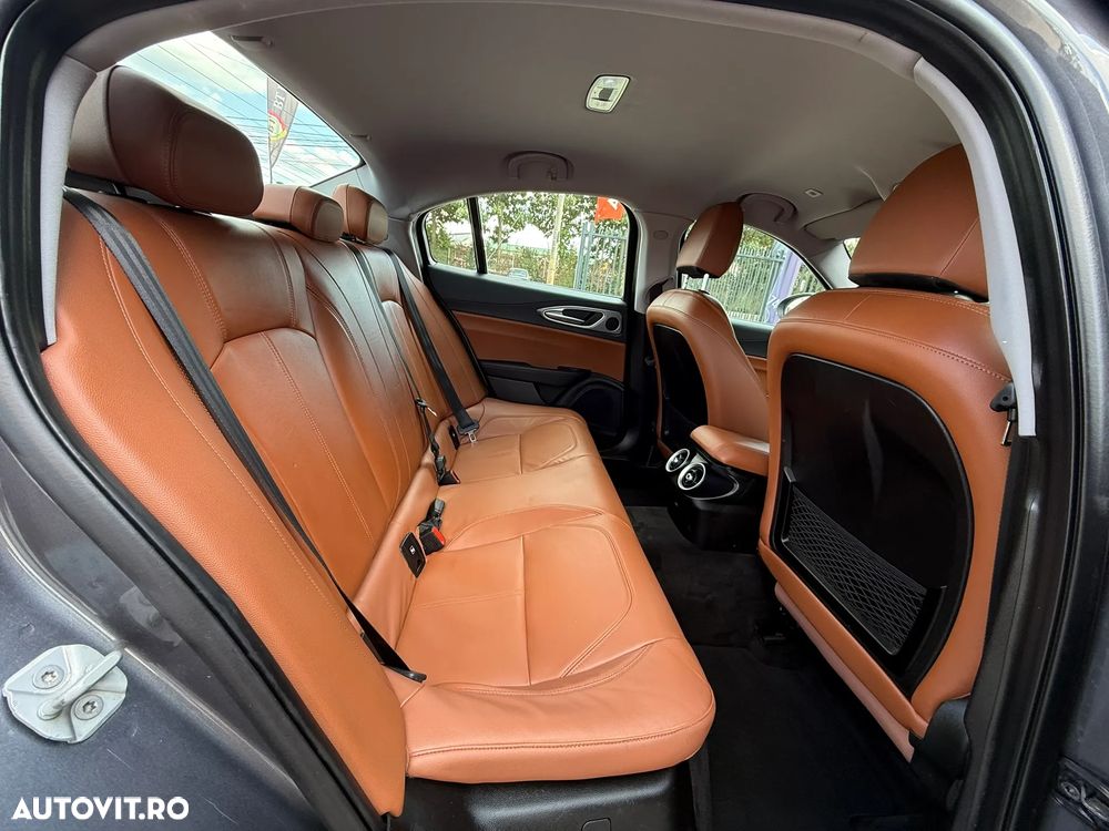 Alfa Romeo Giulia 2.2 JTDM Super - 9