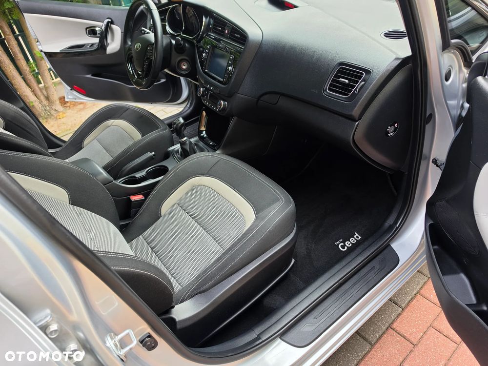 Kia Ceed - 16