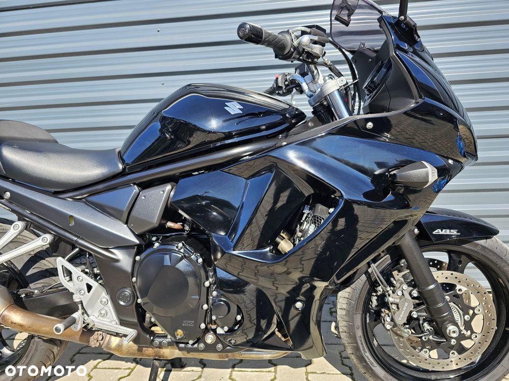 Suzuki GSX - 12