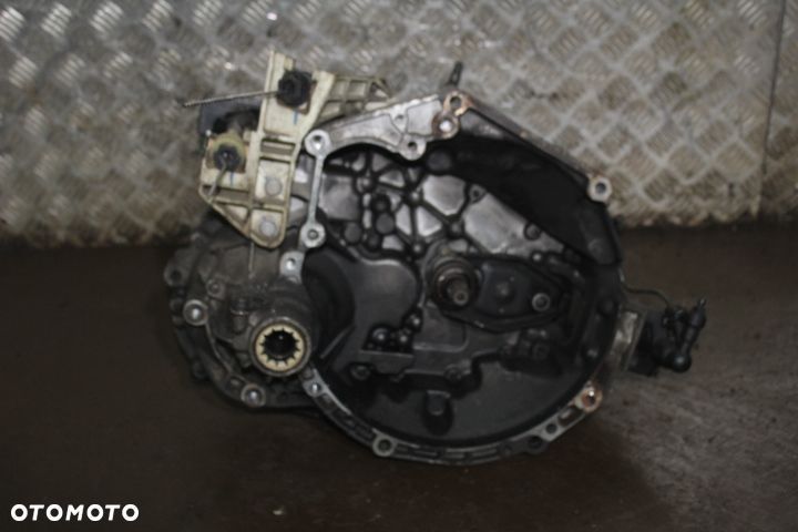 SKRZYNIA BIEGÓW  NISSAN X-TRAIL I 2.2DDTI 8H5 - 1