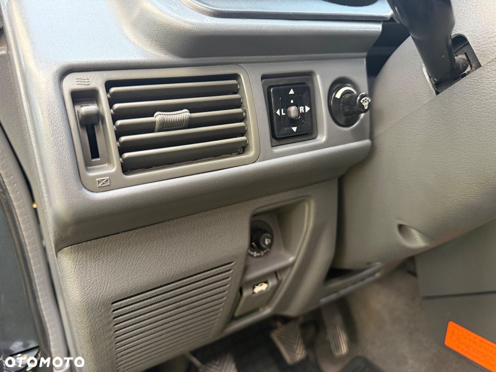 Mitsubishi Pajero - 23