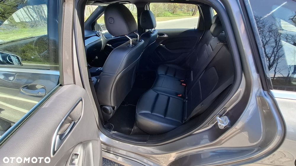 Mercedes-Benz Klasa B 250 7G-DCT Urban - 13