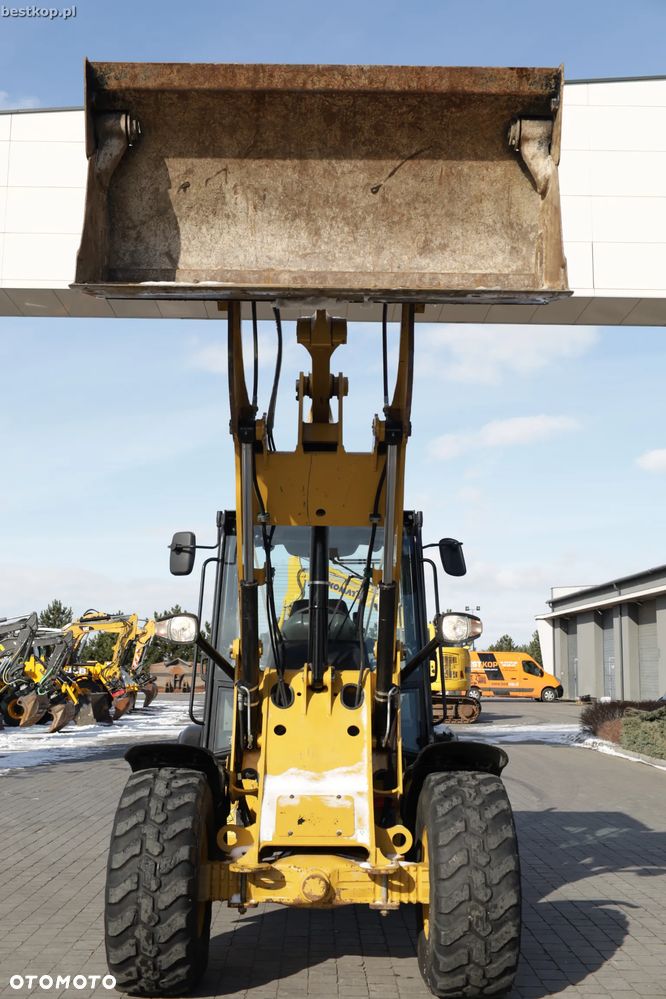 Caterpillar CAT 906M - 18