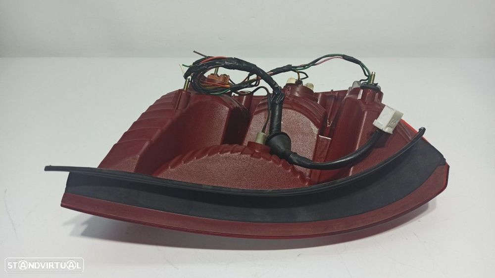 FAROLIM TRASEIRO DIREITO HYUNDAI ACCENT (MC) GL - 6