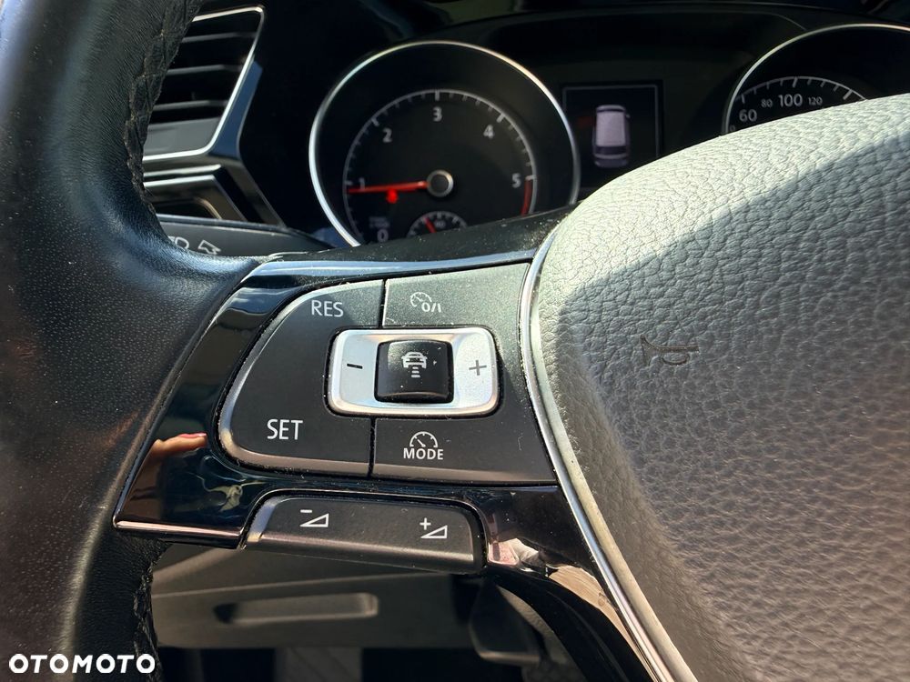 Volkswagen Touran 2.0 TDI BMT Highline DSG - 32