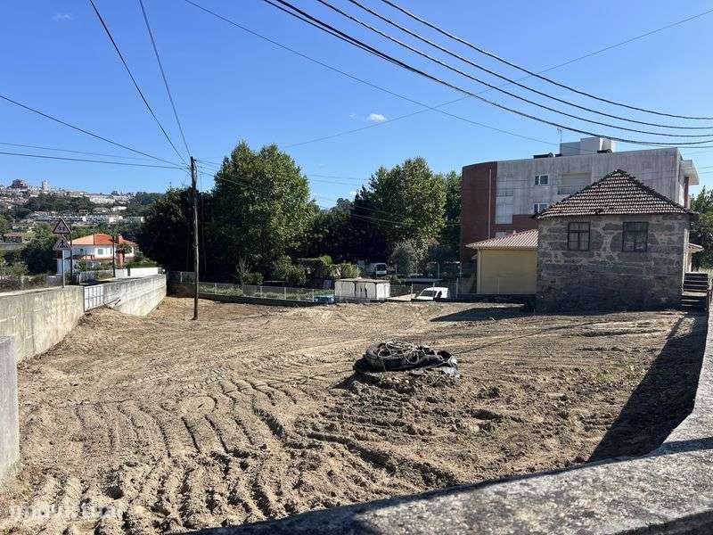 Casa para restauro com 1240 metros de terreno em Penafiel - Grande imagem: 5/8