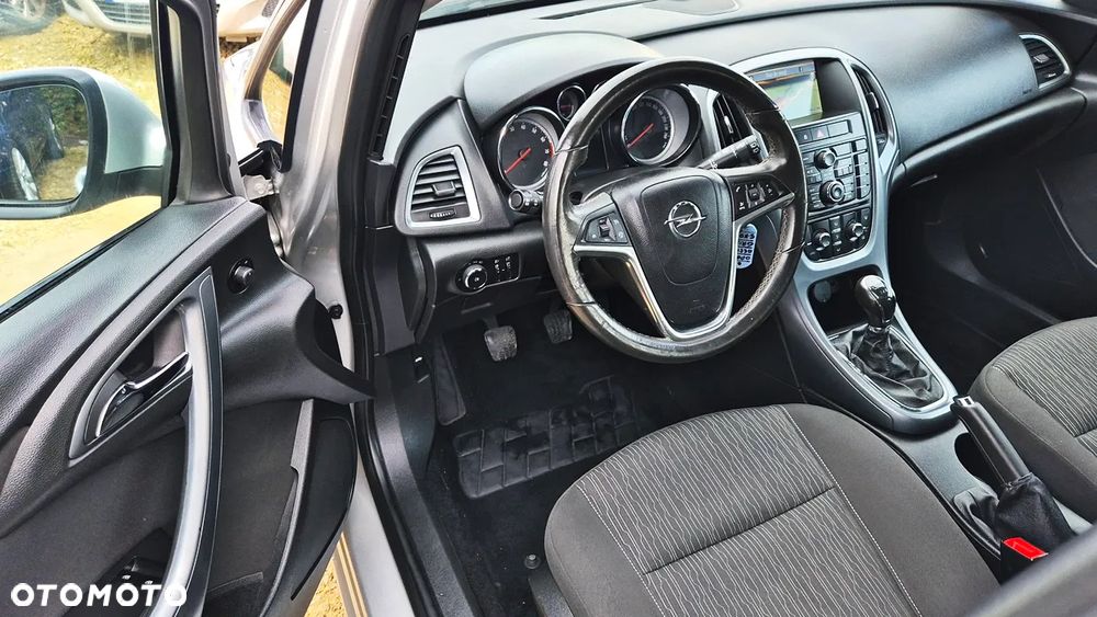 Opel Astra IV 1.4 T Cosmo EU6 - 29