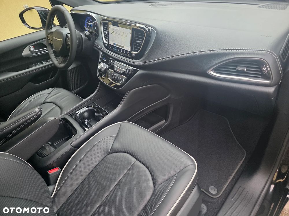 Chrysler Pacifica - 19