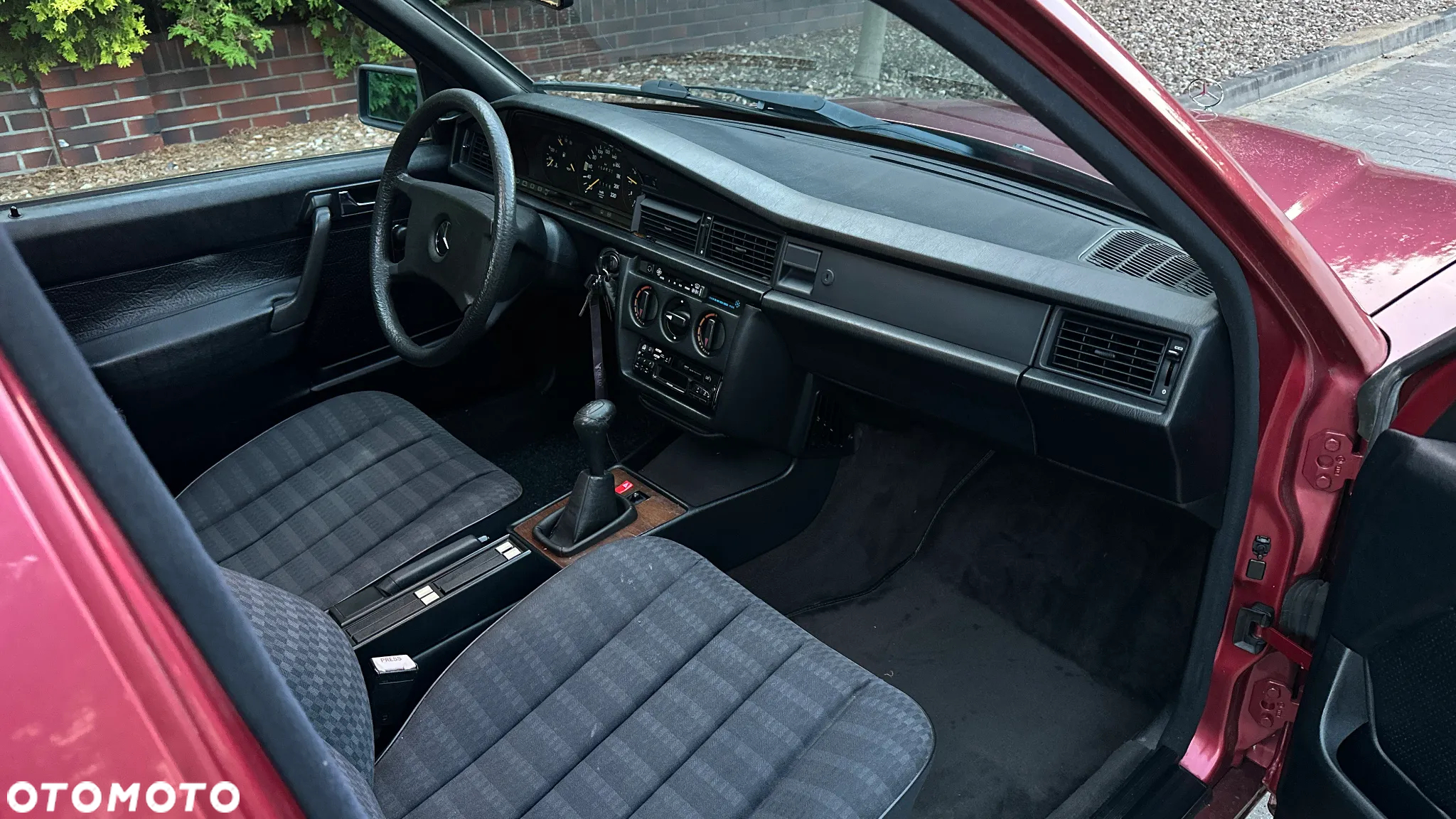 Mercedes-Benz W201 (190) - 23