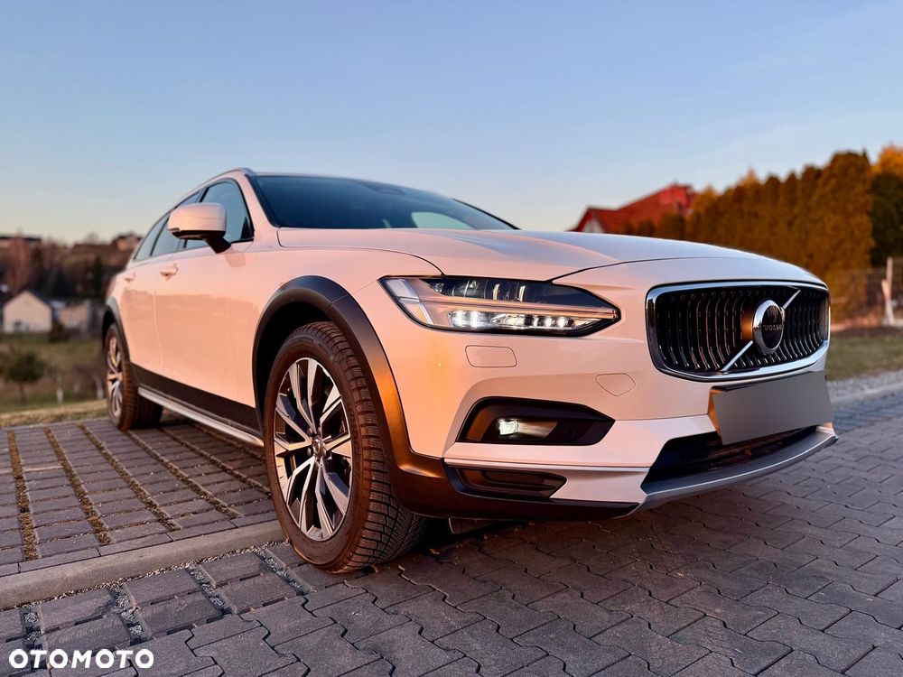 Volvo V90 Cross Country - 1