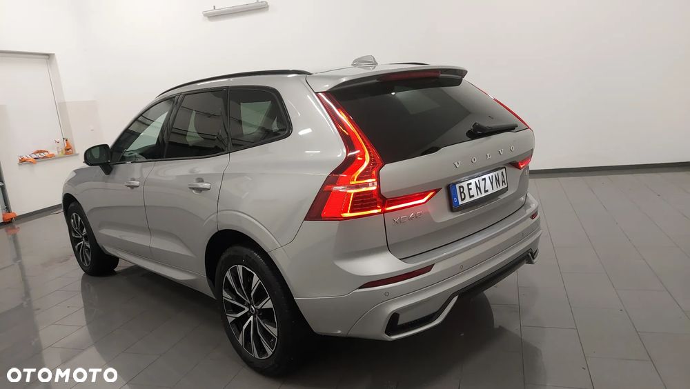 Volvo XC 60 B4 B Plus Dark - 4