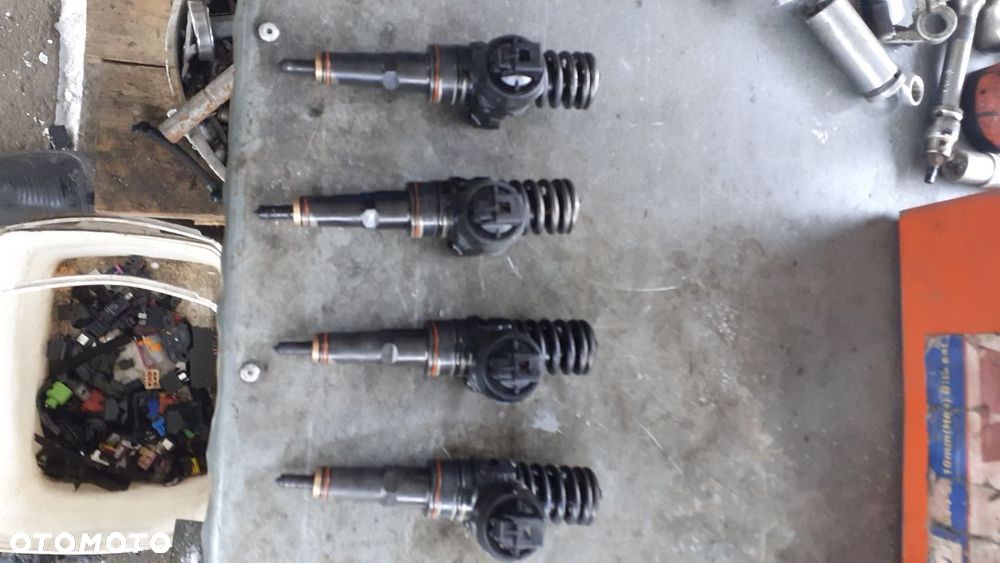Wtryskiwacze pompowtryski AVB 1.9TDI - 2