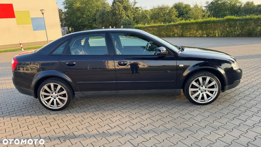 Audi A4 Limousine - 11