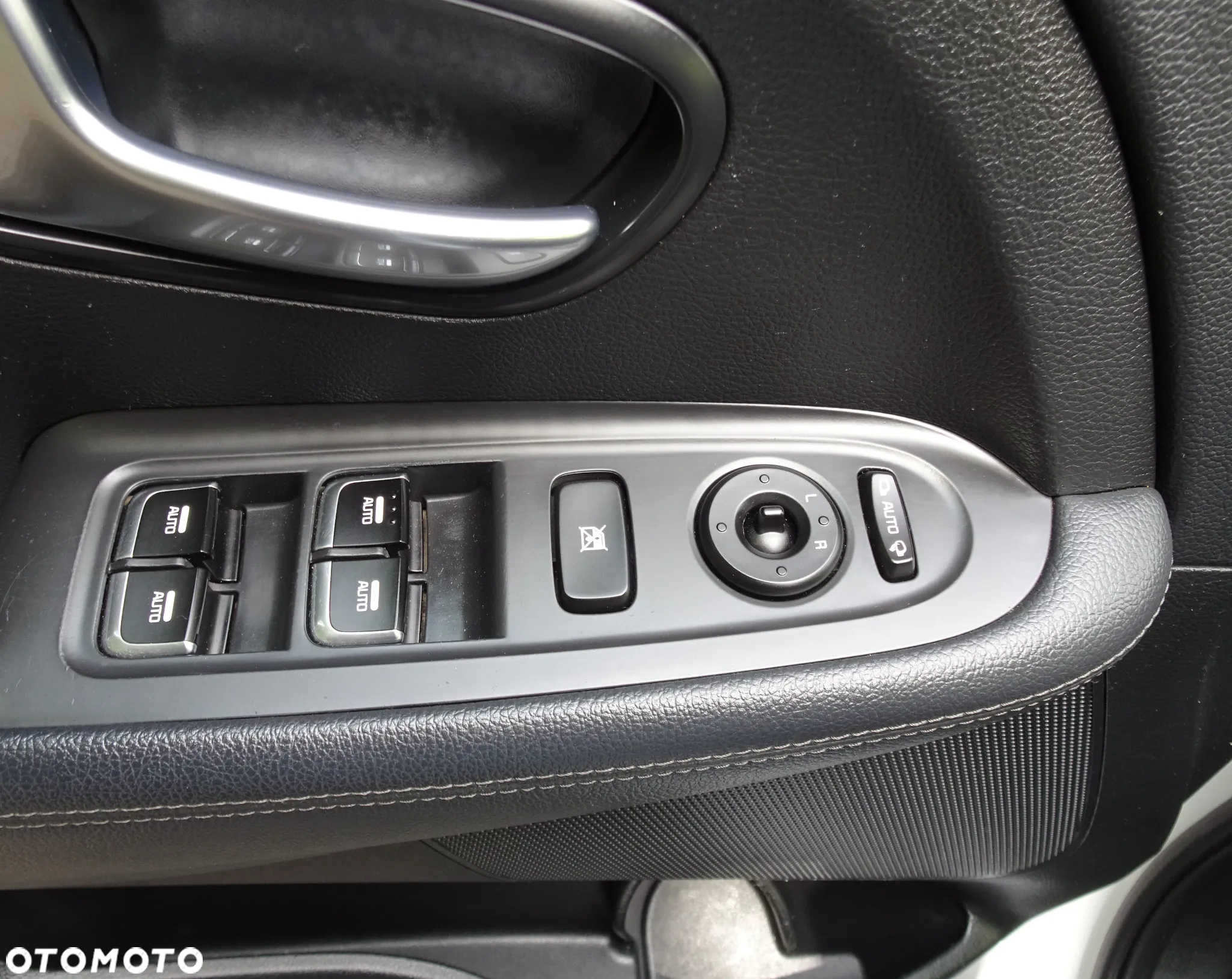 Kia Carens - 24