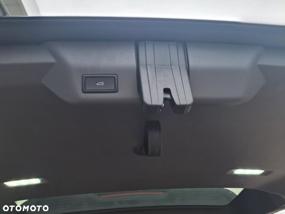 Volkswagen Multivan 2.0 TDI L2 Style DSG - 29