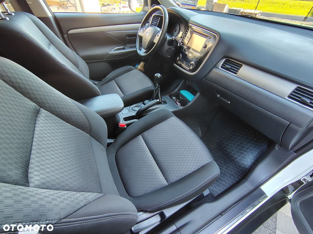 Mitsubishi Outlander 2.0 Intense 2WD - 21