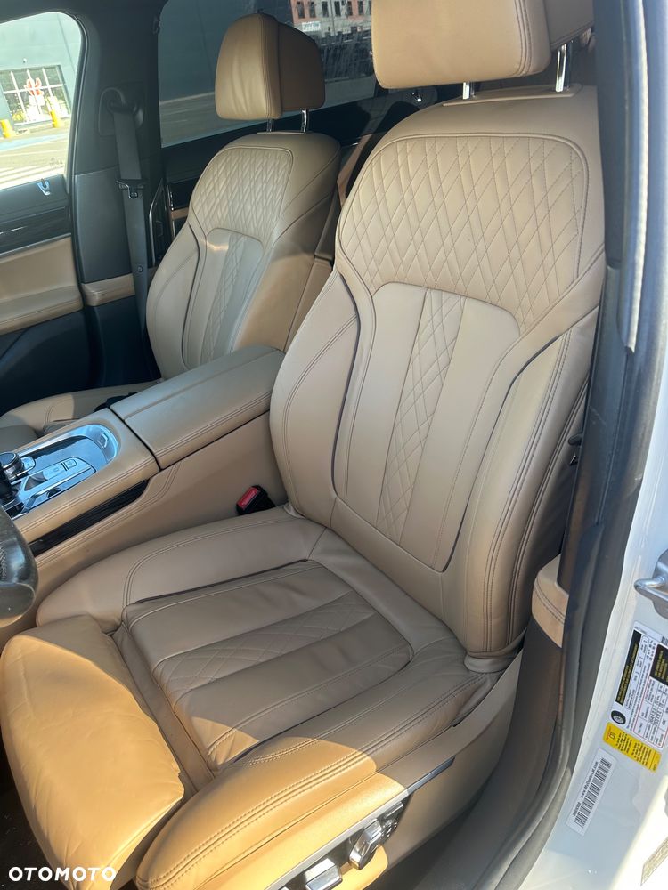 BMW Seria 7 740Li - 25