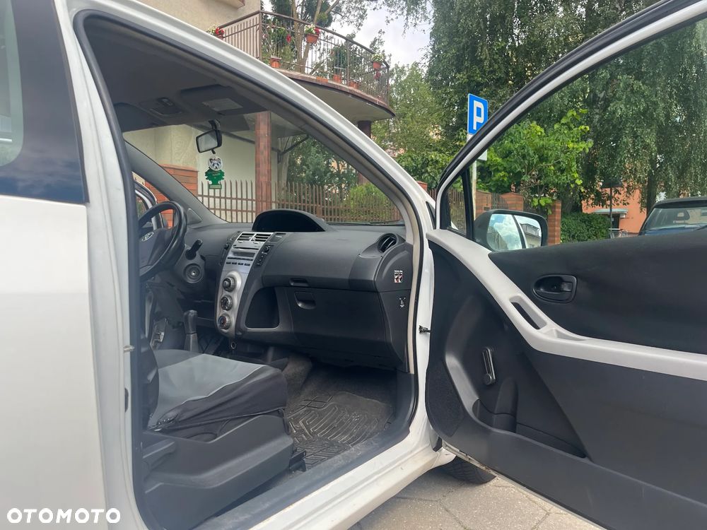 Toyota Yaris 1.0 Luna - 11