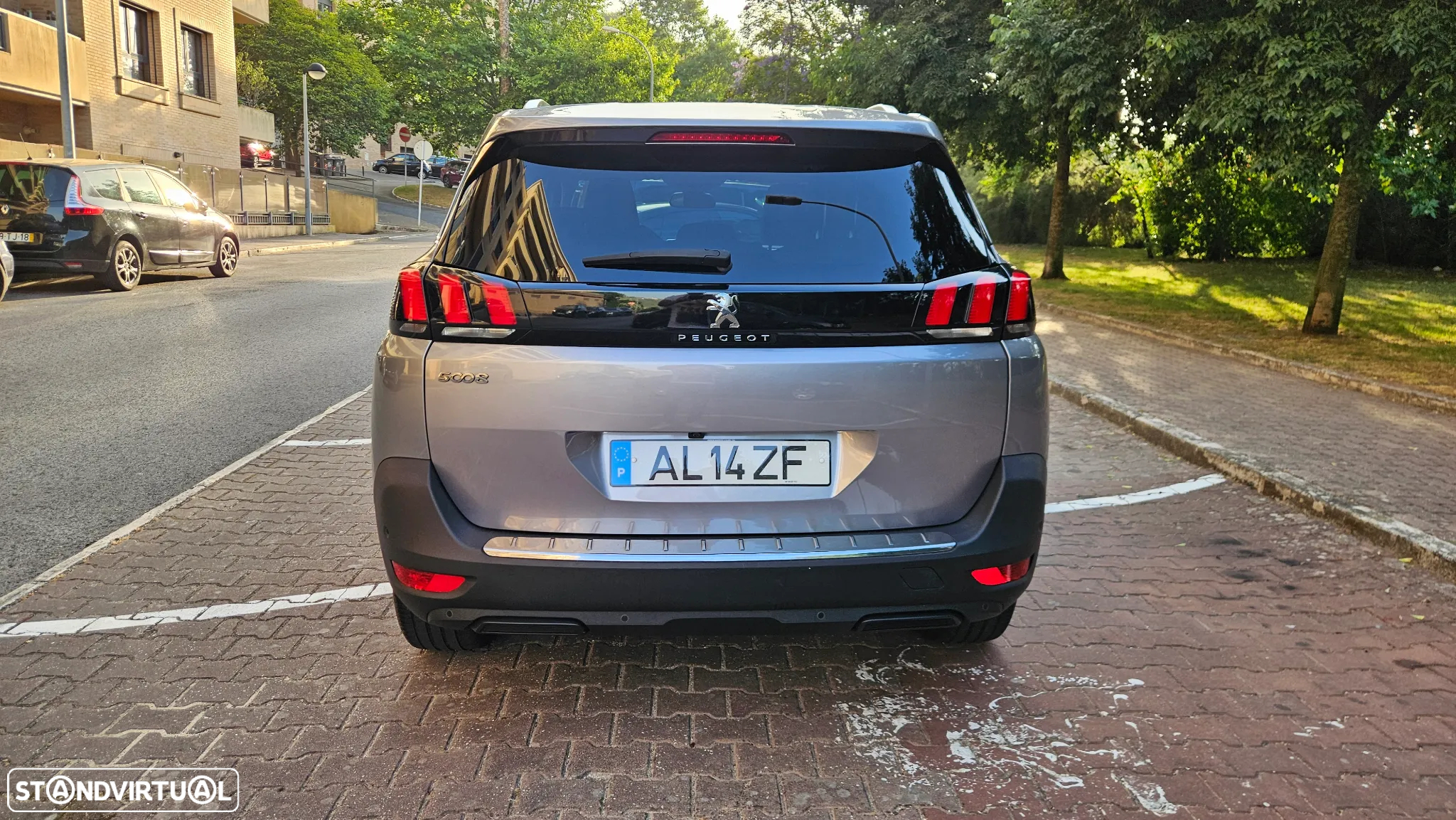 Peugeot 5008 1.5 BlueHDi Allure Pack EAT8 - 6