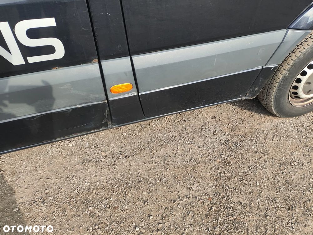 Mercedes-Benz Sprinter - 11