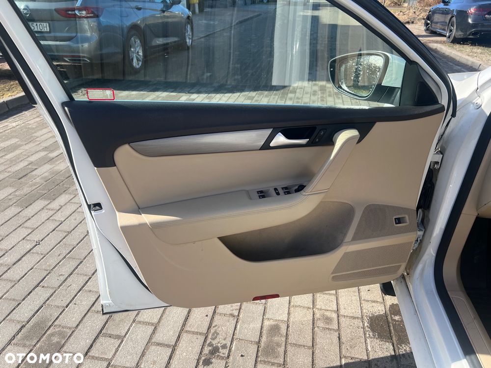 Volkswagen Passat 2.0 TDI BlueMotion Technology Highline - 13