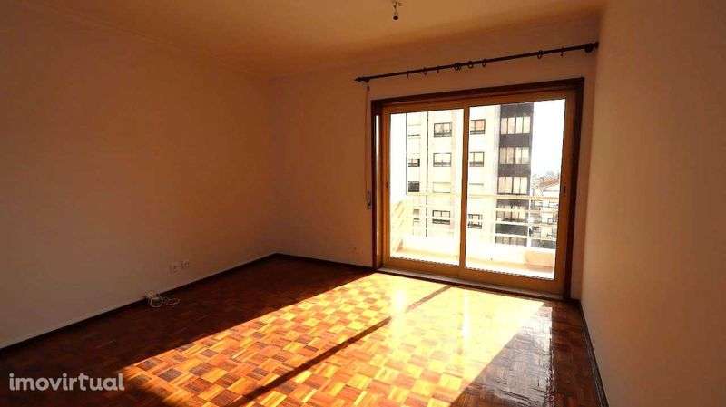 Apartamento T1+1 para Arrendamento na Avenida da República - Grande imagem: 3/10