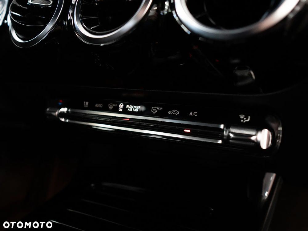 Mercedes-Benz Klasa A 180 Style 7G-DCT - 32