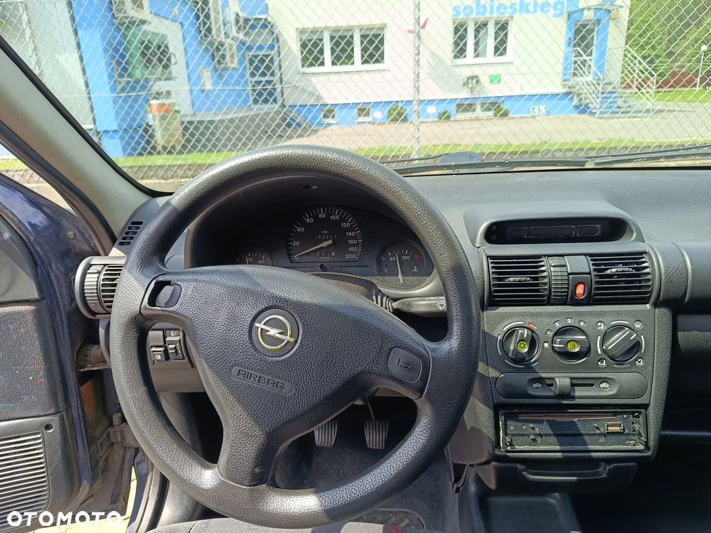 Opel Corsa 1.2 Swing 16v - 22